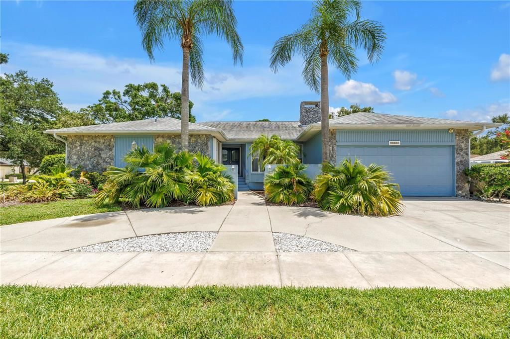 En Venta: $690,000 (4 camas, 2 baños, 2860 Pies cuadrados)