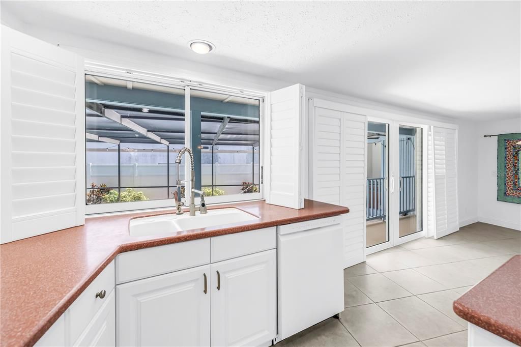 En Venta: $690,000 (4 camas, 2 baños, 2860 Pies cuadrados)