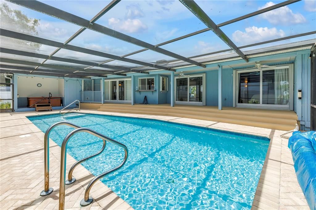 En Venta: $690,000 (4 camas, 2 baños, 2860 Pies cuadrados)