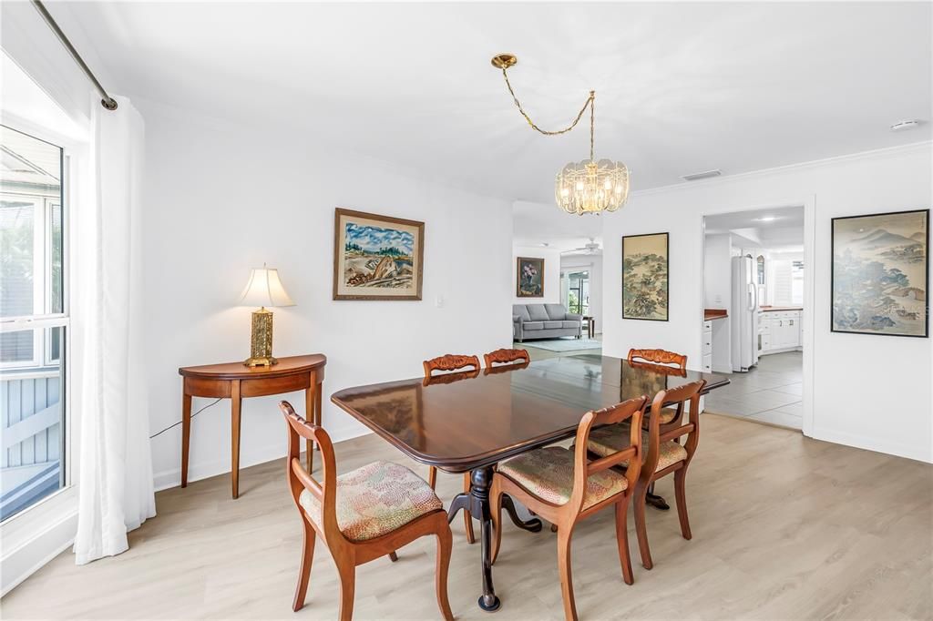 En Venta: $690,000 (4 camas, 2 baños, 2860 Pies cuadrados)