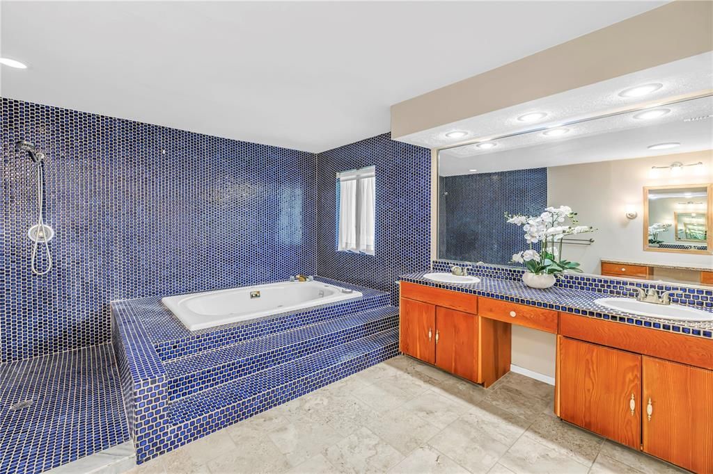 En Venta: $690,000 (4 camas, 2 baños, 2860 Pies cuadrados)