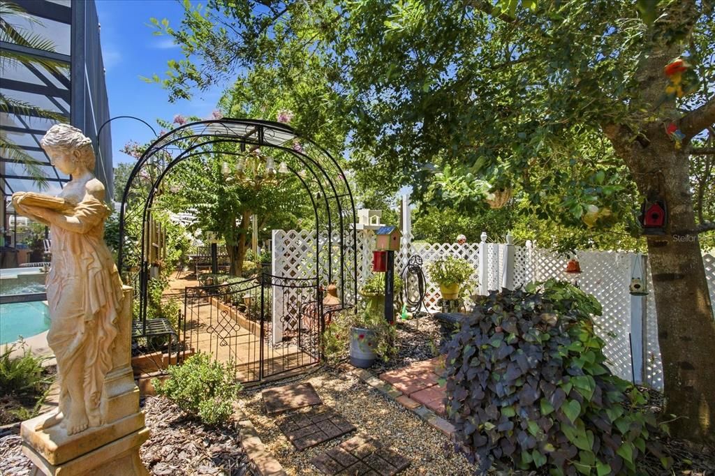 For Sale: $709,000 (5 beds, 4 baths, 3266 Square Feet)