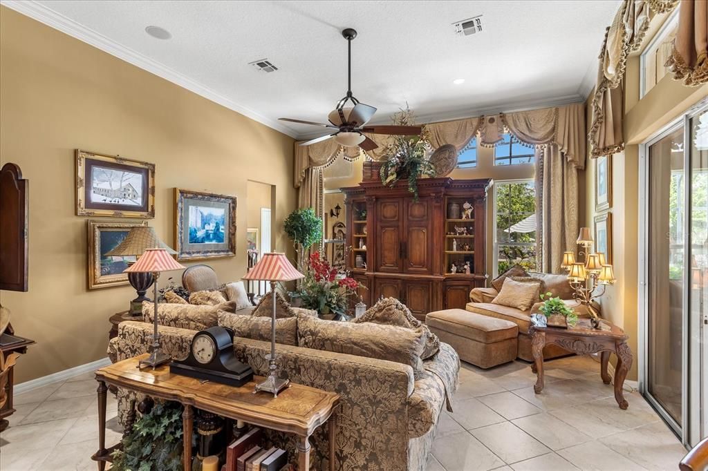 For Sale: $709,000 (5 beds, 4 baths, 3266 Square Feet)