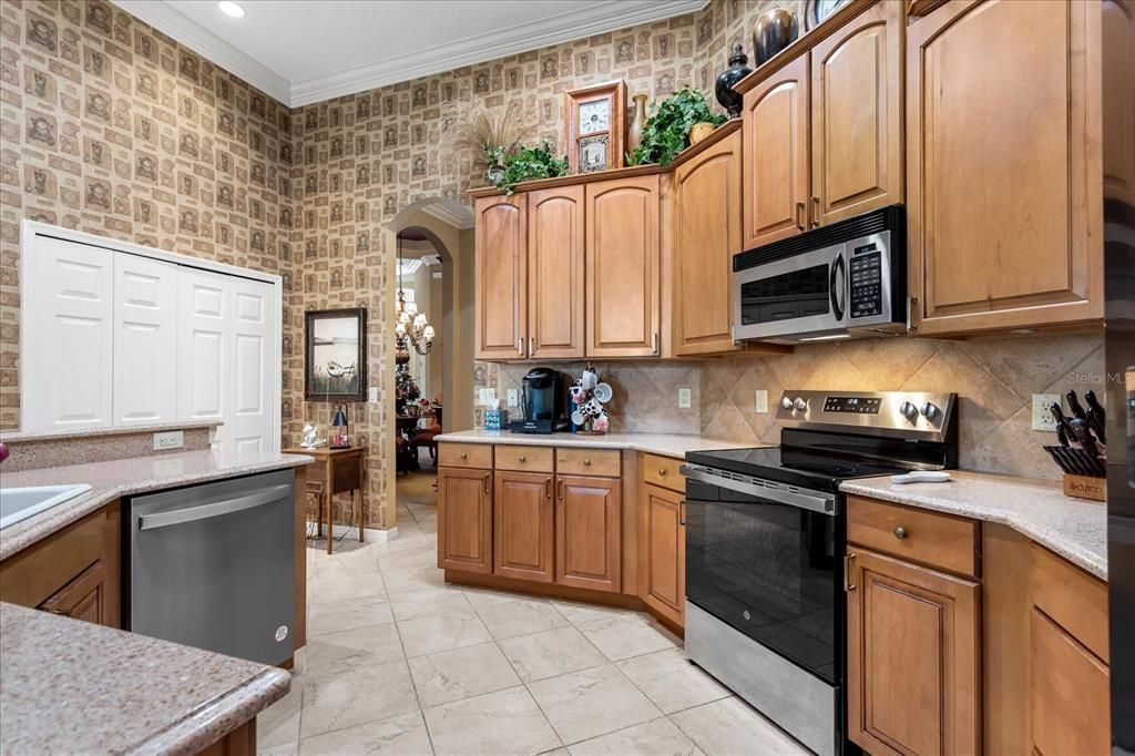 For Sale: $709,000 (5 beds, 4 baths, 3266 Square Feet)