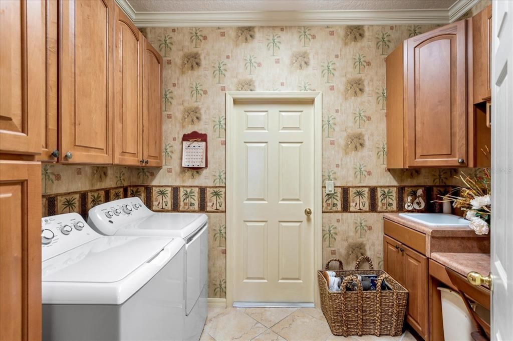 For Sale: $709,000 (5 beds, 4 baths, 3266 Square Feet)