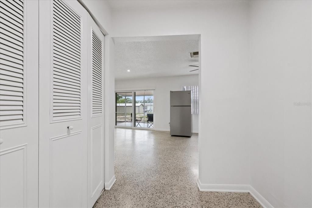 For Sale: $280,000 (2 beds, 1 baths, 1376 Square Feet)
