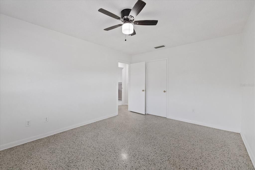 For Sale: $280,000 (2 beds, 1 baths, 1376 Square Feet)