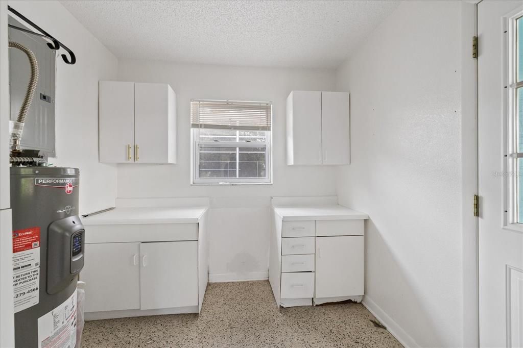 For Sale: $280,000 (2 beds, 1 baths, 1376 Square Feet)
