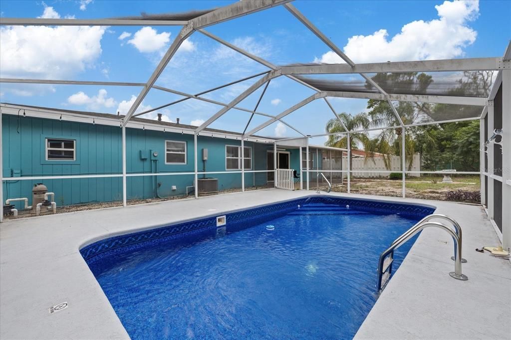 For Sale: $280,000 (2 beds, 1 baths, 1376 Square Feet)