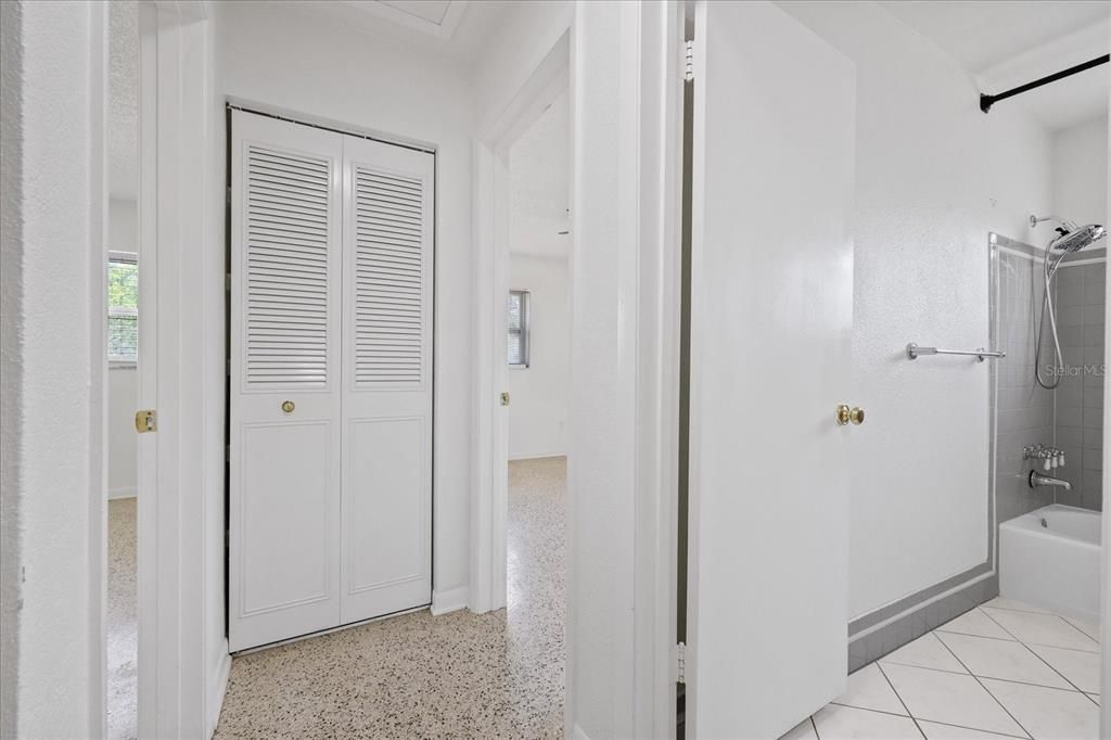 For Sale: $280,000 (2 beds, 1 baths, 1376 Square Feet)
