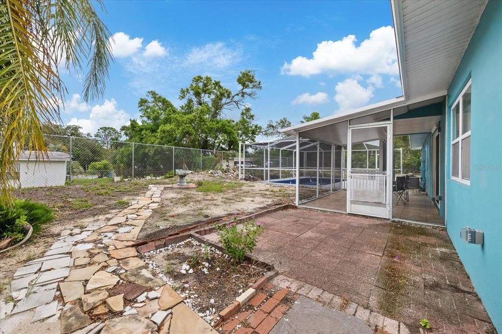 For Sale: $280,000 (2 beds, 1 baths, 1376 Square Feet)