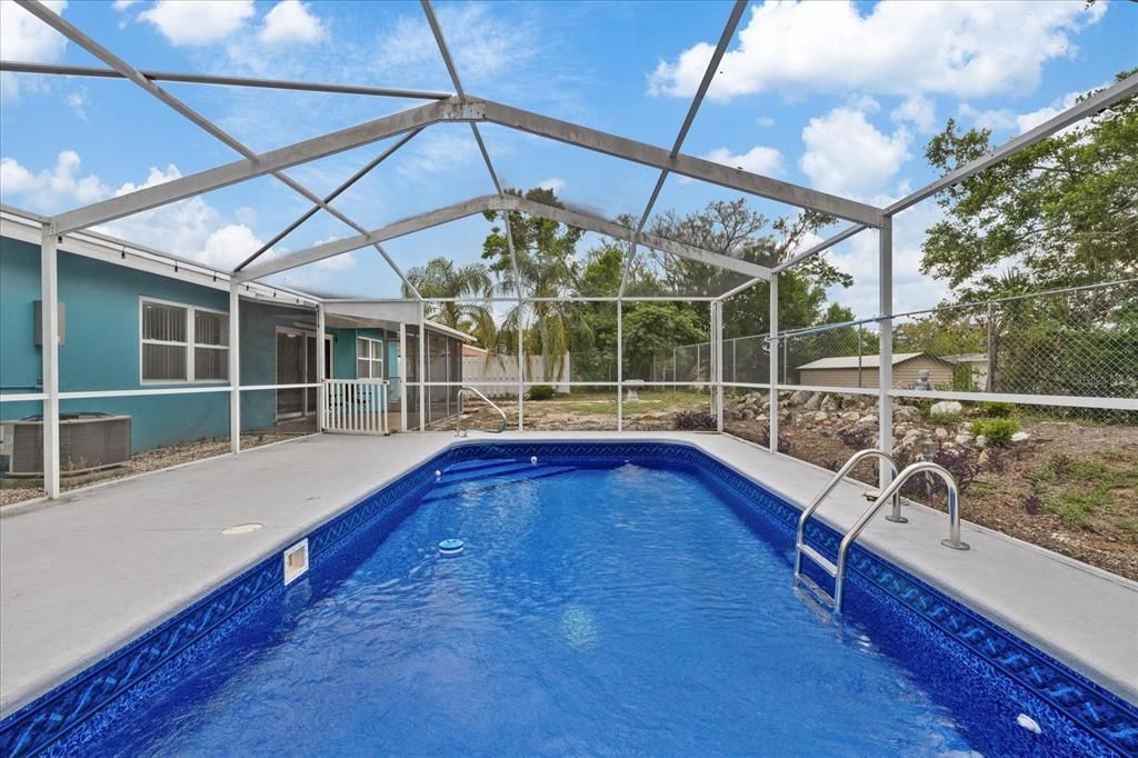 For Sale: $280,000 (2 beds, 1 baths, 1376 Square Feet)