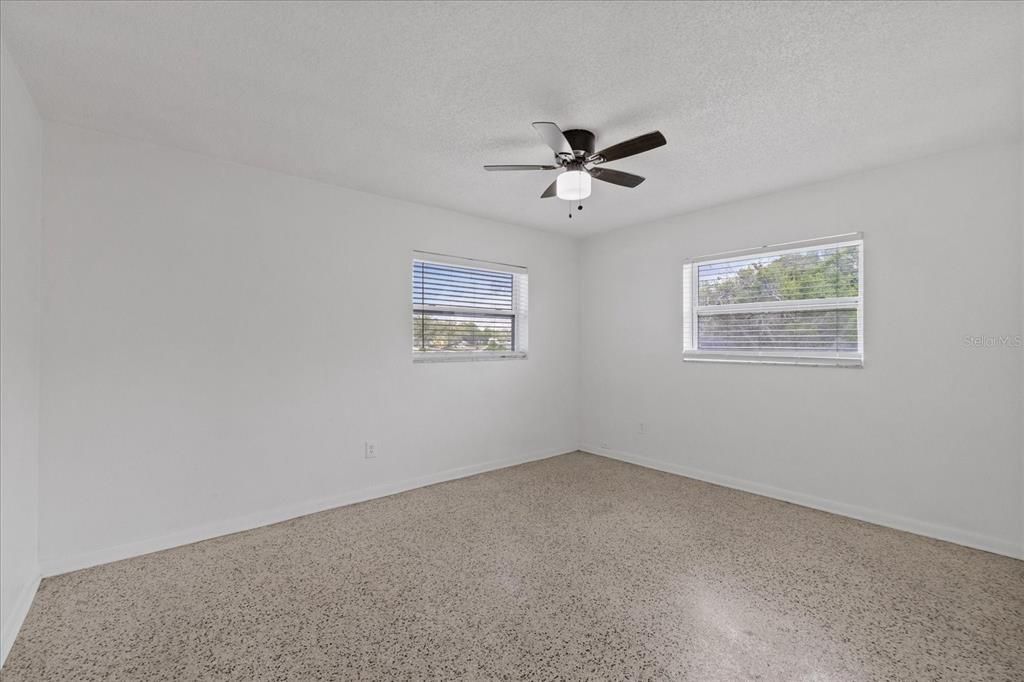 For Sale: $280,000 (2 beds, 1 baths, 1376 Square Feet)
