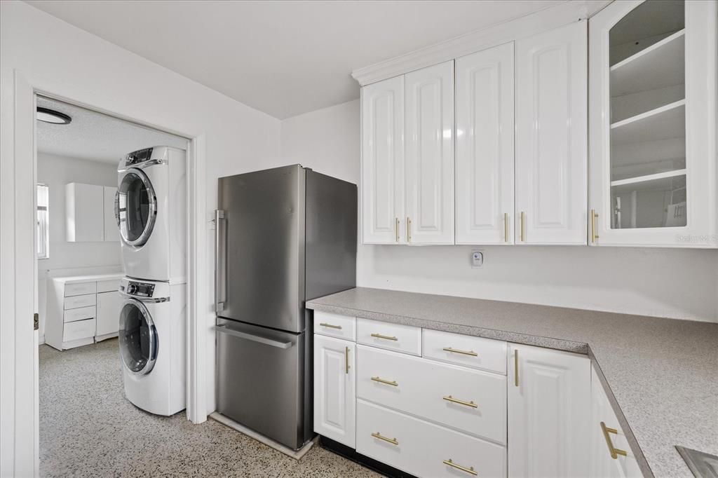 For Sale: $280,000 (2 beds, 1 baths, 1376 Square Feet)