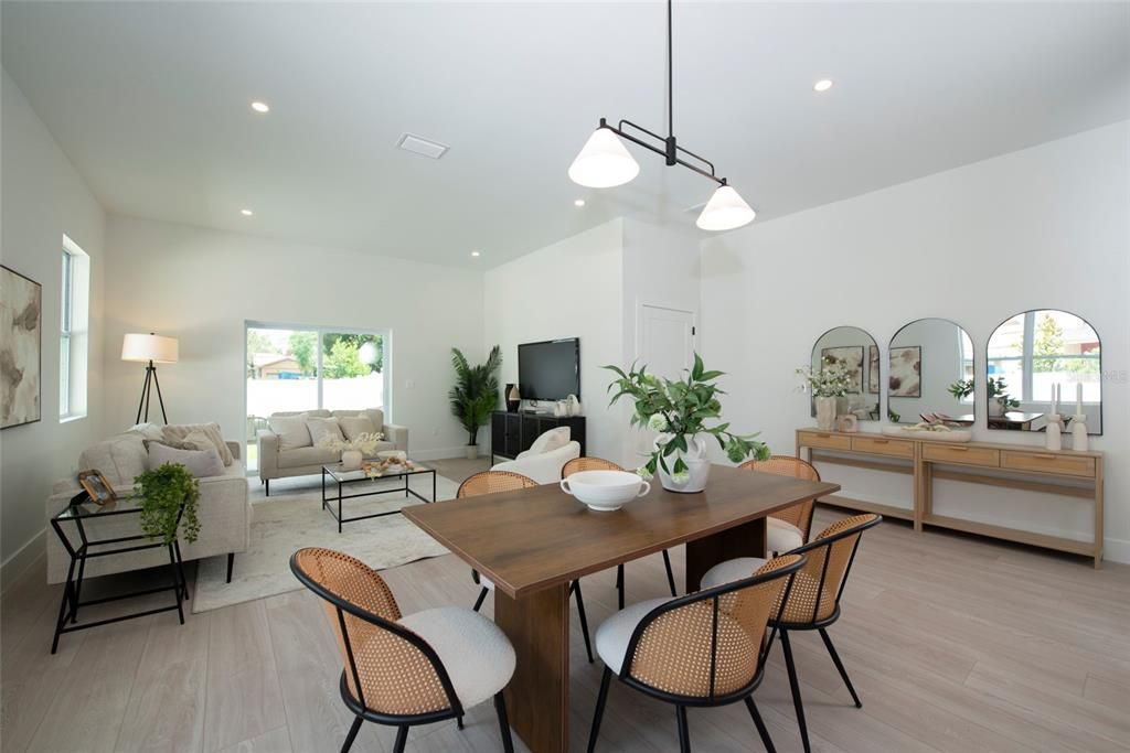En Venta: $787,500 (4 camas, 2 baños, 1975 Pies cuadrados)