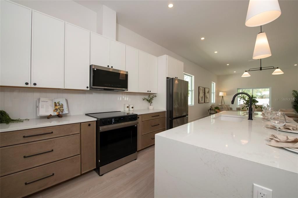 En Venta: $787,500 (4 camas, 2 baños, 1975 Pies cuadrados)