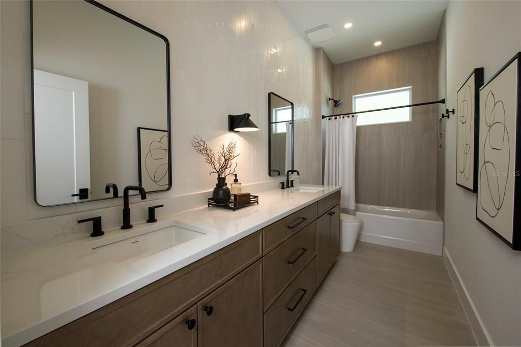 En Venta: $787,500 (4 camas, 2 baños, 1975 Pies cuadrados)