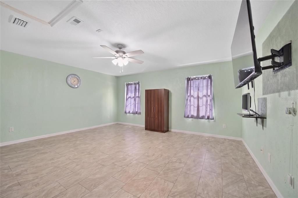 На продажу: $310,000 (3 спален, 2 ванн, 1723 Квадратных фут)
