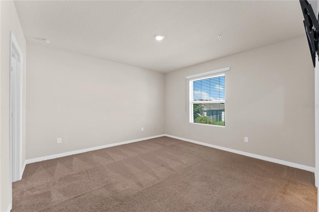 出租: $2,400 (3 贝兹, 2 浴室, 1517 平方英尺)