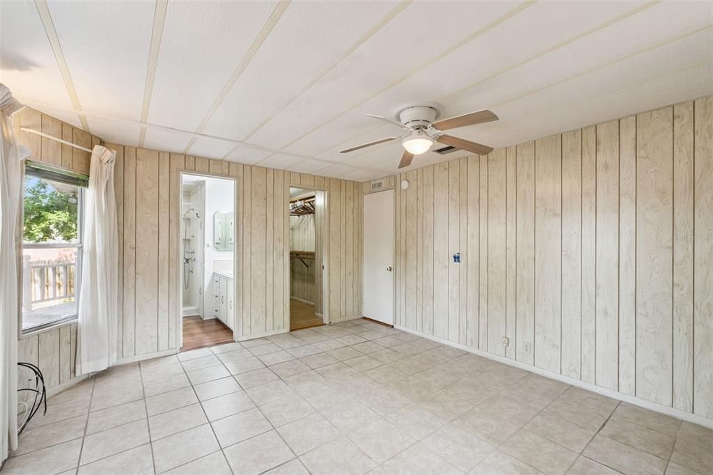 For Sale: $220,000 (2 beds, 2 baths, 1162 Square Feet)