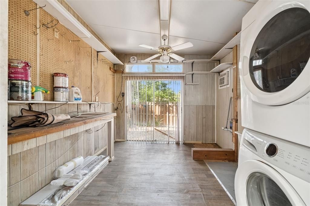 For Sale: $220,000 (2 beds, 2 baths, 1162 Square Feet)