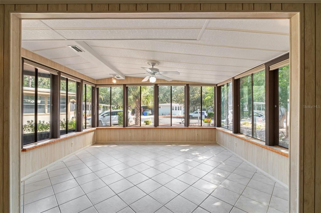 For Sale: $220,000 (2 beds, 2 baths, 1162 Square Feet)