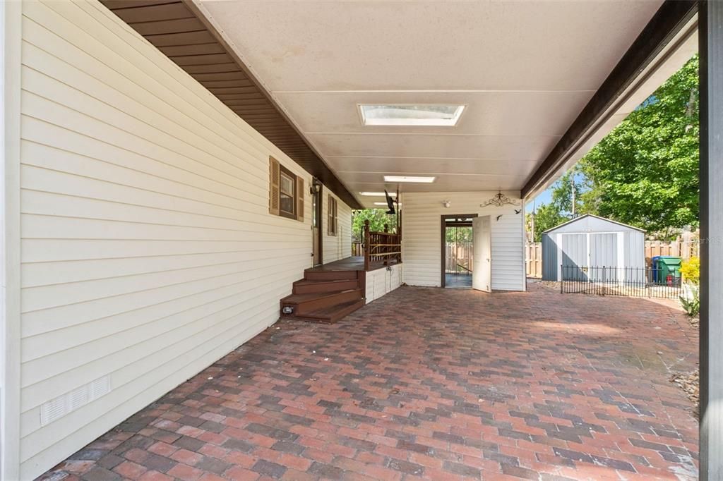 For Sale: $220,000 (2 beds, 2 baths, 1162 Square Feet)