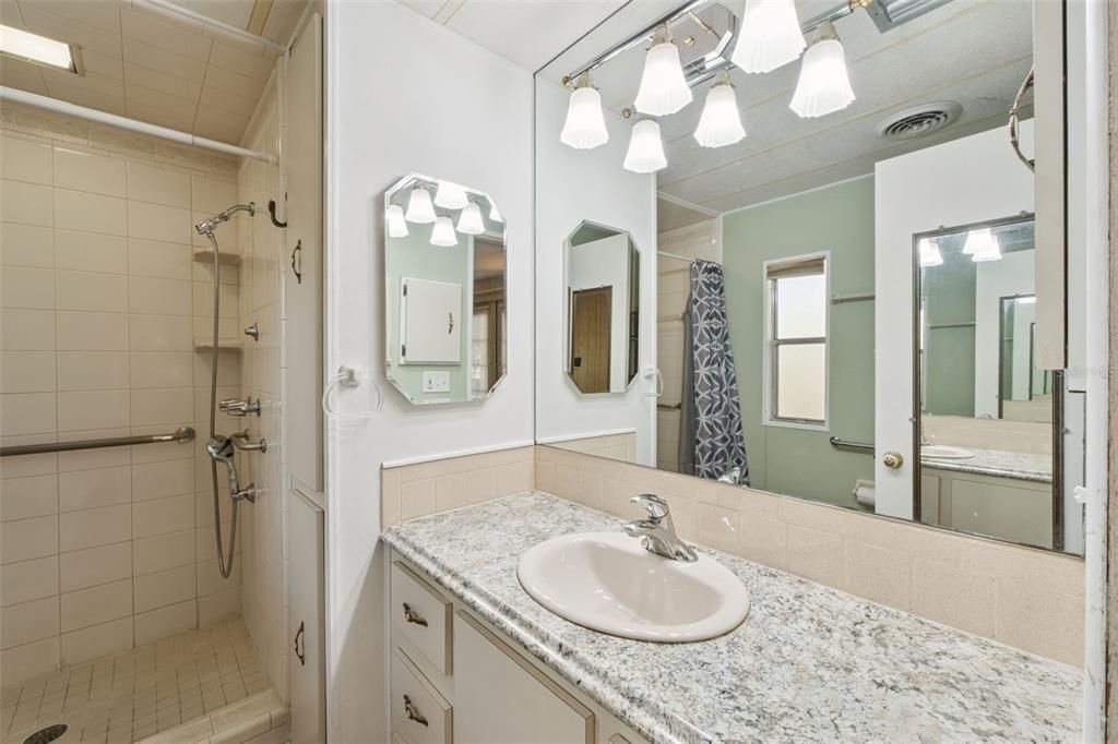 For Sale: $220,000 (2 beds, 2 baths, 1162 Square Feet)