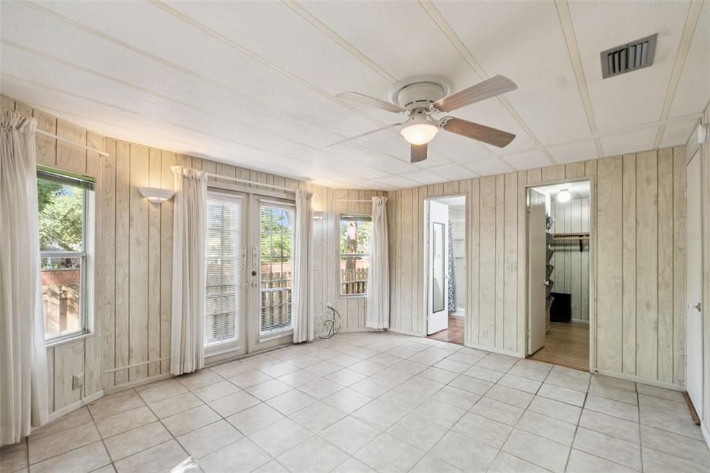 For Sale: $220,000 (2 beds, 2 baths, 1162 Square Feet)