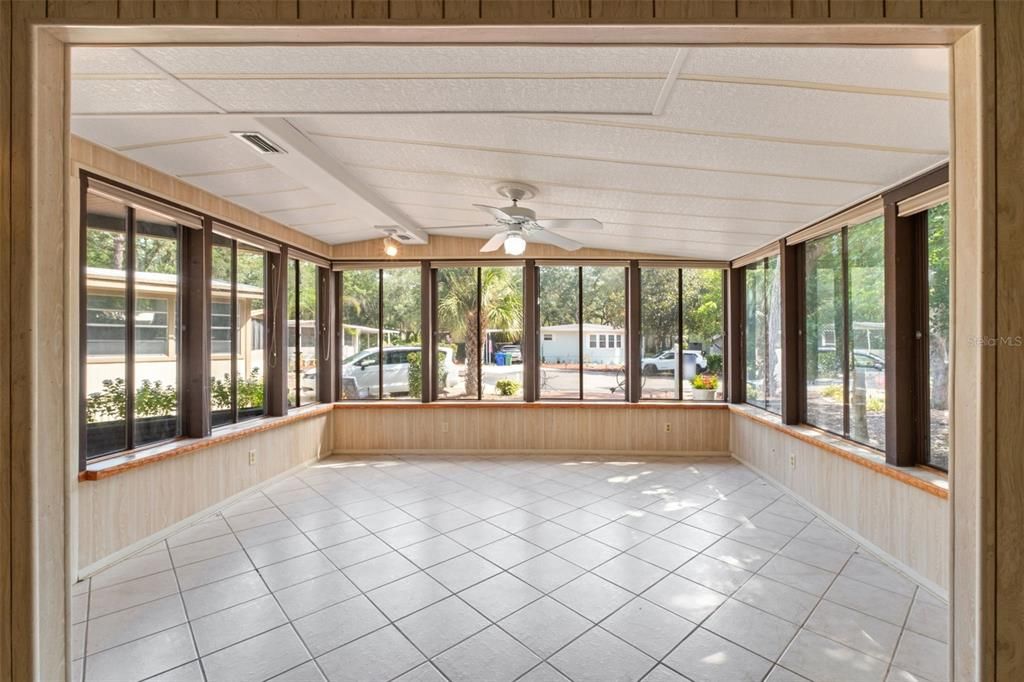 For Sale: $220,000 (2 beds, 2 baths, 1162 Square Feet)