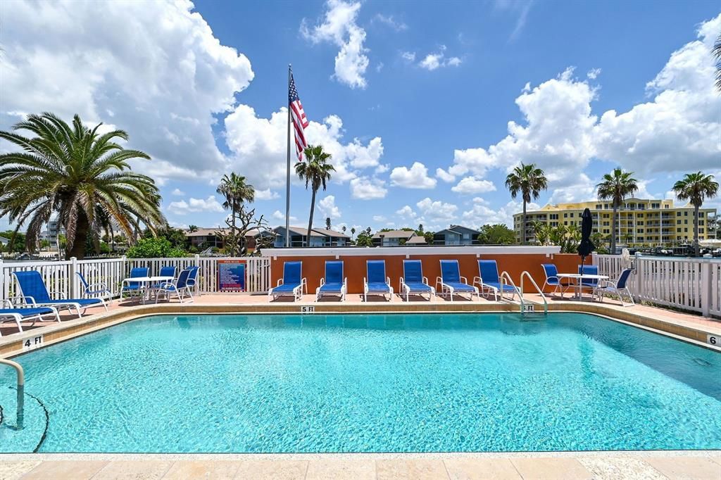 For Sale: $799,000 (1 beds, 1 baths, 871 Square Feet)