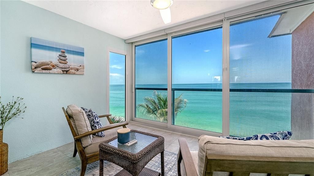 For Sale: $799,000 (1 beds, 1 baths, 871 Square Feet)