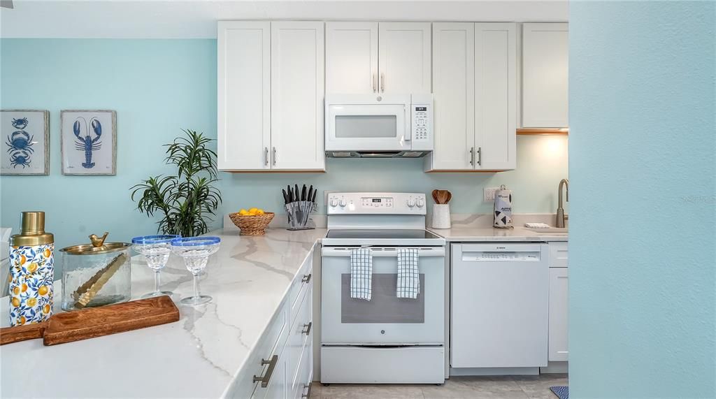 For Sale: $799,000 (1 beds, 1 baths, 871 Square Feet)