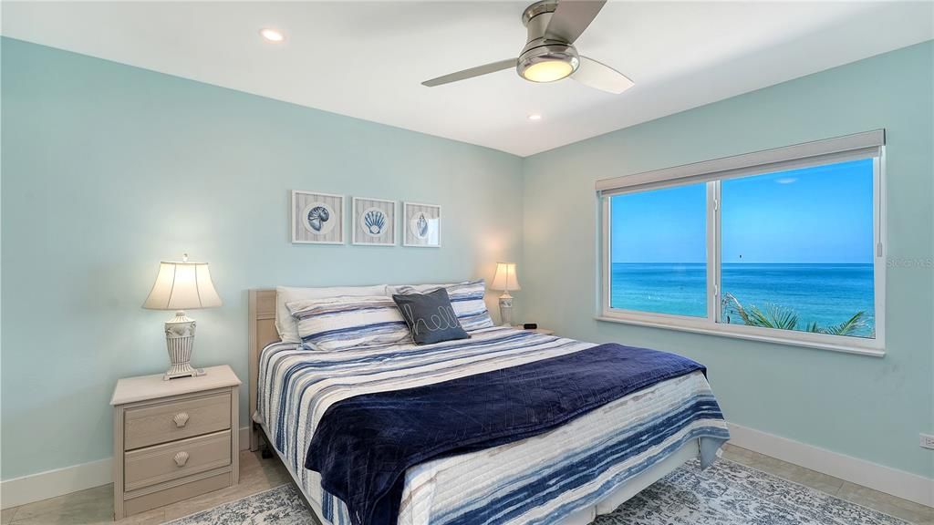 For Sale: $799,000 (1 beds, 1 baths, 871 Square Feet)