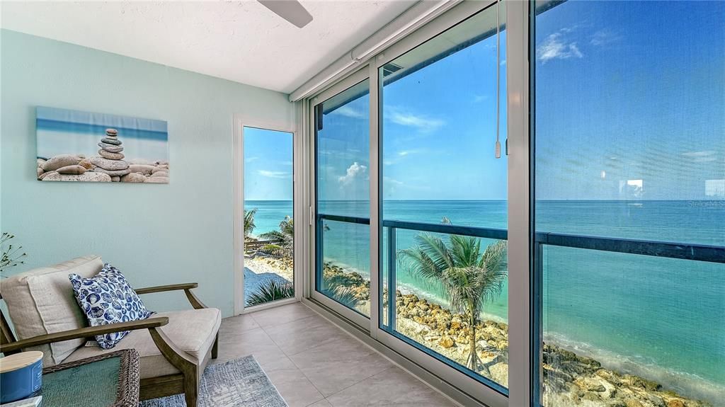 For Sale: $799,000 (1 beds, 1 baths, 871 Square Feet)
