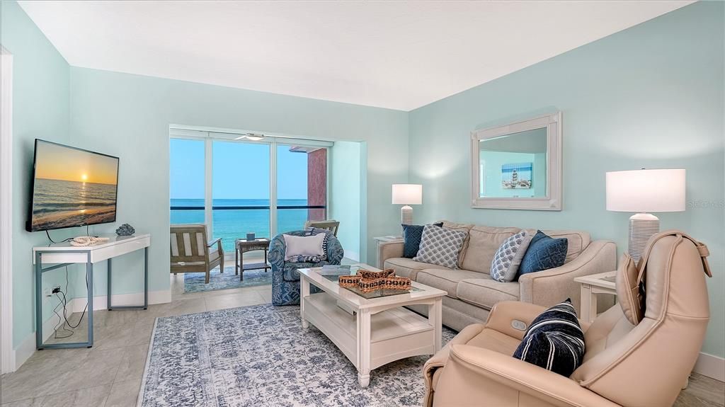 For Sale: $799,000 (1 beds, 1 baths, 871 Square Feet)
