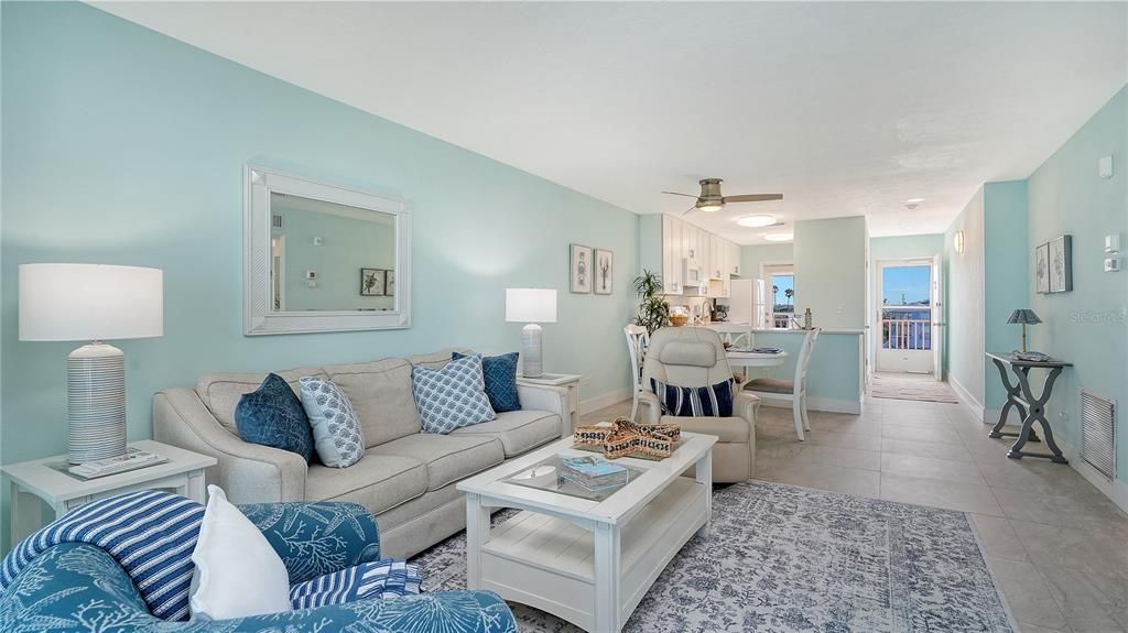 For Sale: $799,000 (1 beds, 1 baths, 871 Square Feet)
