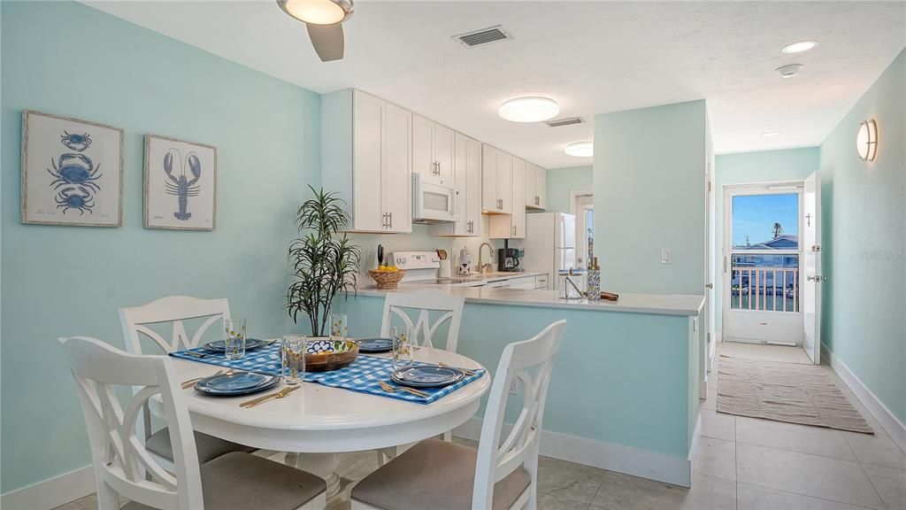 For Sale: $799,000 (1 beds, 1 baths, 871 Square Feet)