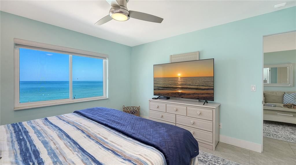 For Sale: $799,000 (1 beds, 1 baths, 871 Square Feet)