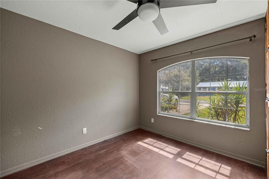 En Venta: $275,000 (4 camas, 2 baños, 1801 Pies cuadrados)