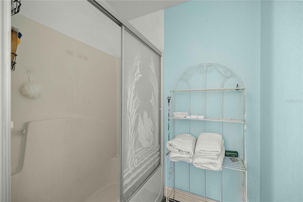 En Venta: $275,000 (4 camas, 2 baños, 1801 Pies cuadrados)