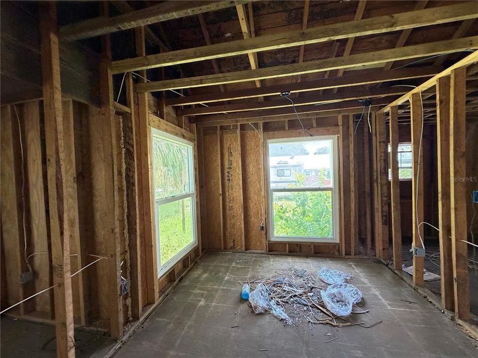 For Sale: $109,000 (2 beds, 1 baths, 950 Square Feet)