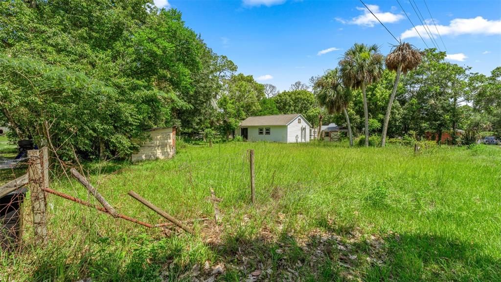 For Sale: $145,000 (2 beds, 1 baths, 950 Square Feet)