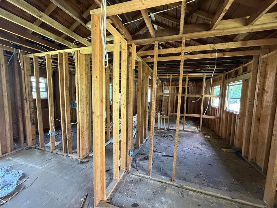 For Sale: $109,000 (2 beds, 1 baths, 950 Square Feet)