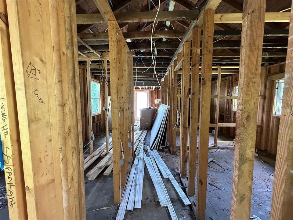 For Sale: $109,000 (2 beds, 1 baths, 950 Square Feet)