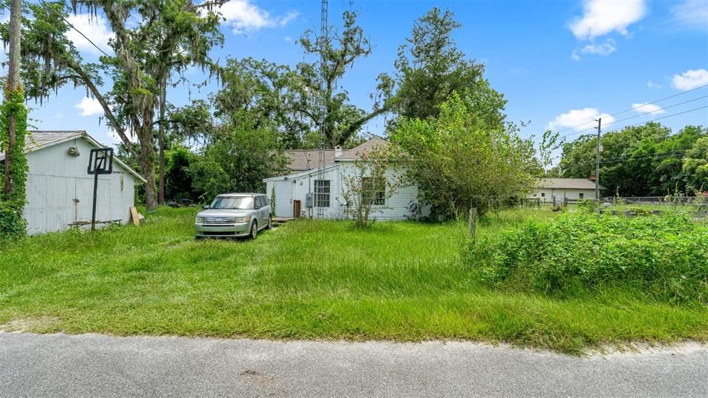 For Sale: $150,000 (2 beds, 1 baths, 1242 Square Feet)
