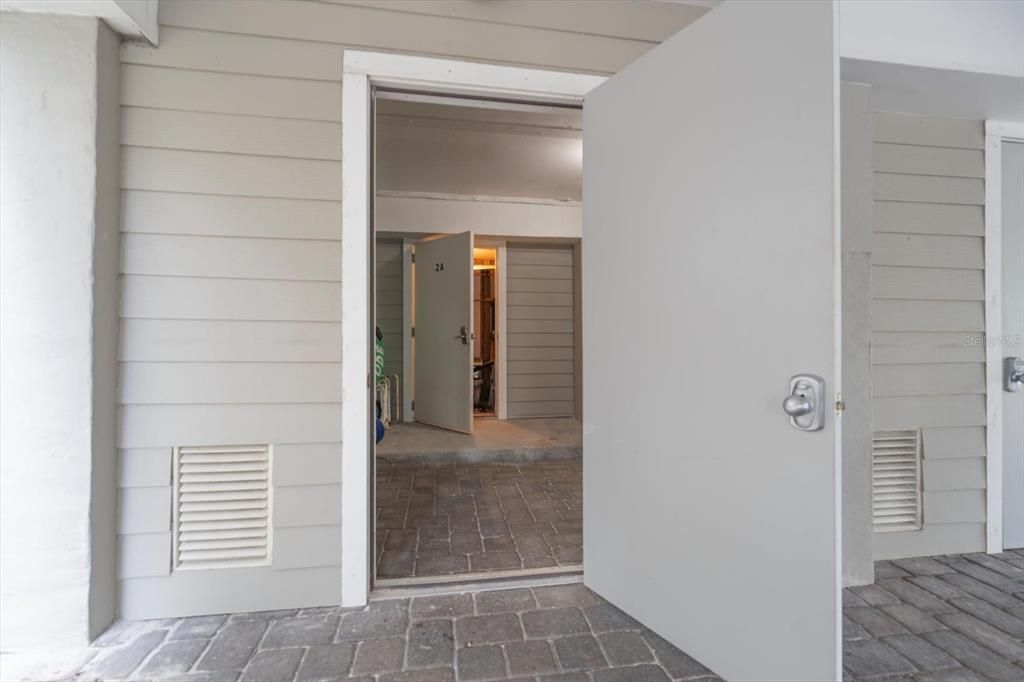 For Sale: $650,000 (2 beds, 2 baths, 1162 Square Feet)