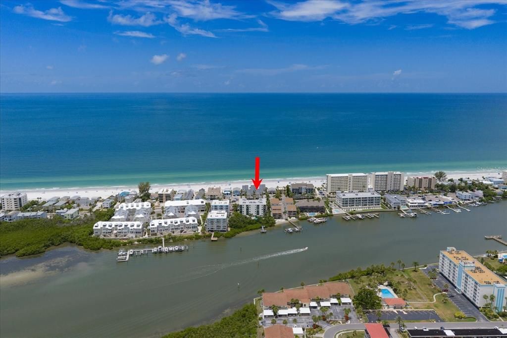 For Sale: $650,000 (2 beds, 2 baths, 1162 Square Feet)