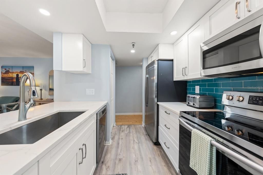 For Sale: $650,000 (2 beds, 2 baths, 1162 Square Feet)