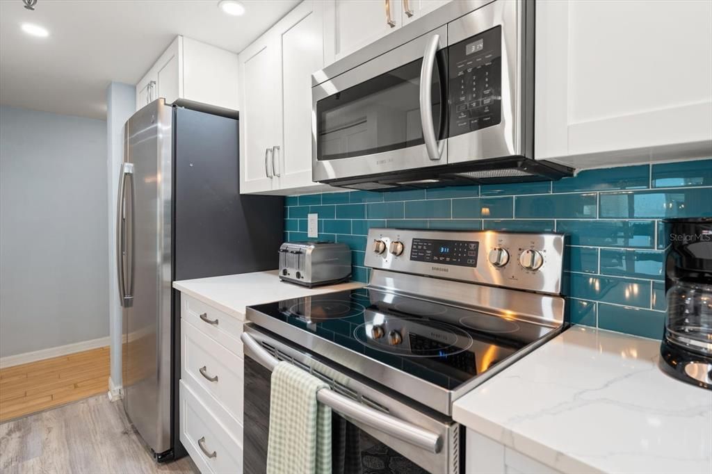 For Sale: $650,000 (2 beds, 2 baths, 1162 Square Feet)